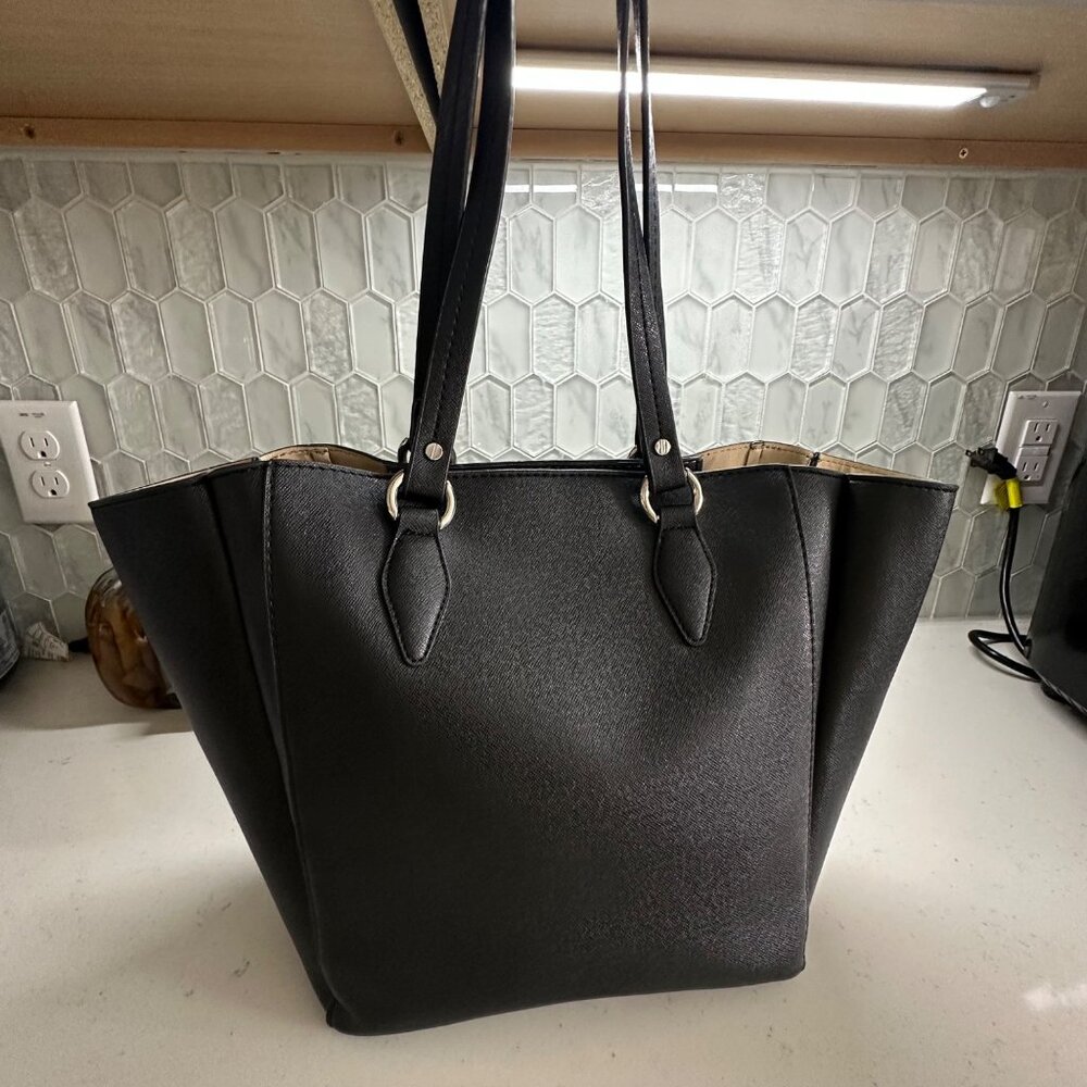 London Fog Black Faux Leather Tote Bag With Beige Lining & Magnetic Closure - Picture 2 of 8